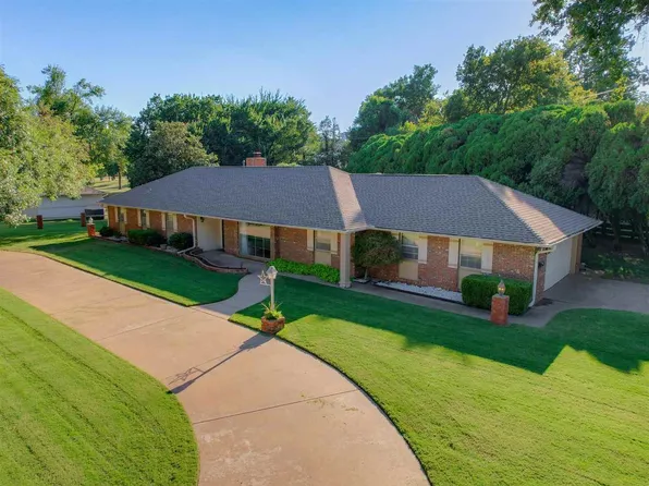 718 Red Oak Dr, Ponca City, OK 74604