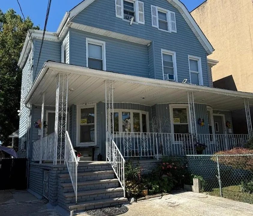 1146 Pt 1148 Mary St