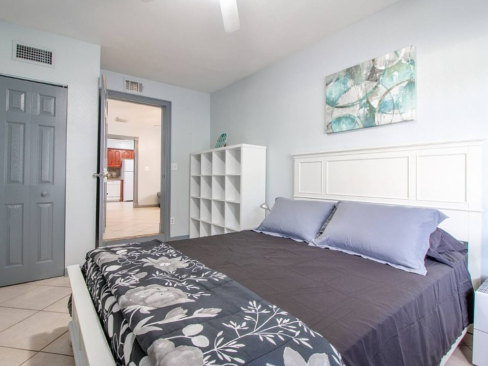 1st image of 1815 Larkin Ave Floor 3