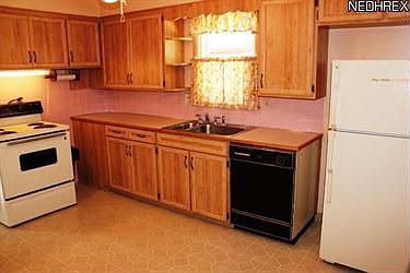 4th image of 3201 Twin Circle Dr