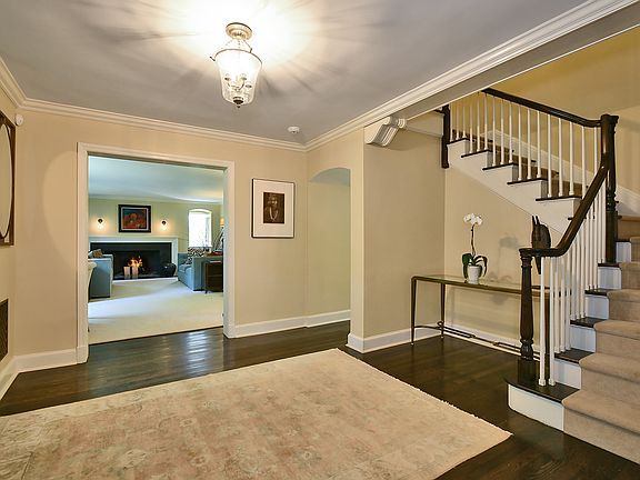 3rd image of 50 Knollwood Dr