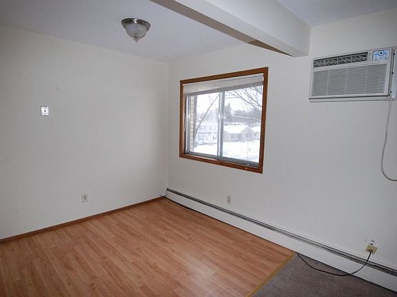 5th image of 1749 Montana Ave E APT 106