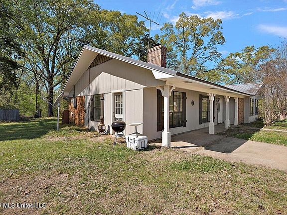 2nd image of 2081 Johnston Rd