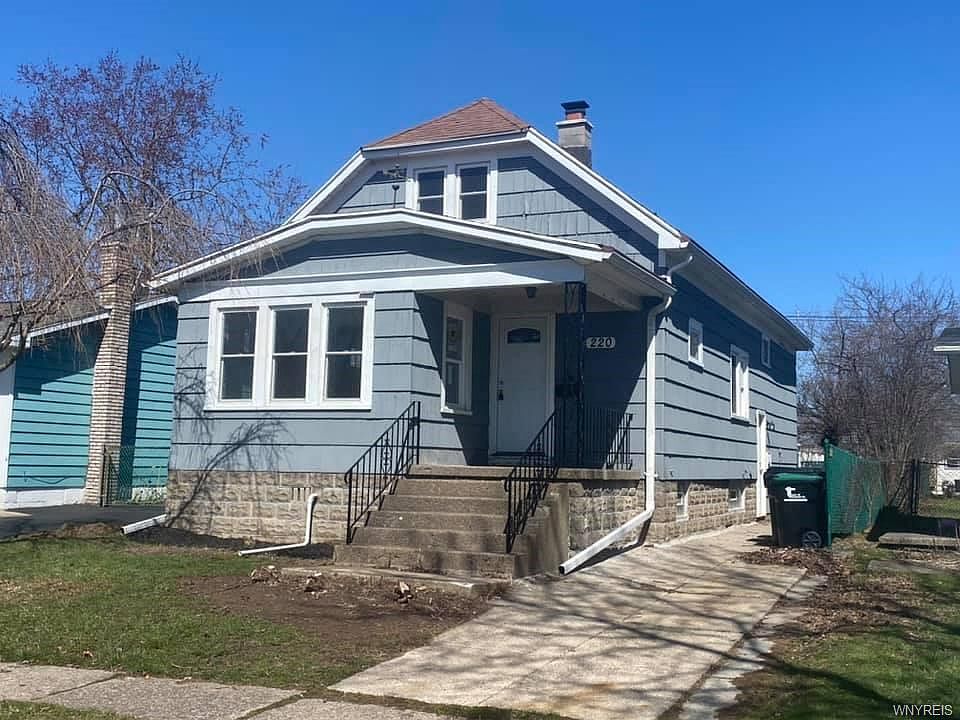 1st image of 220 Dunlop Ave