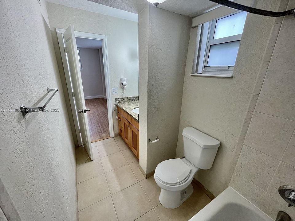2nd image of 8101 Crespi Blvd #204