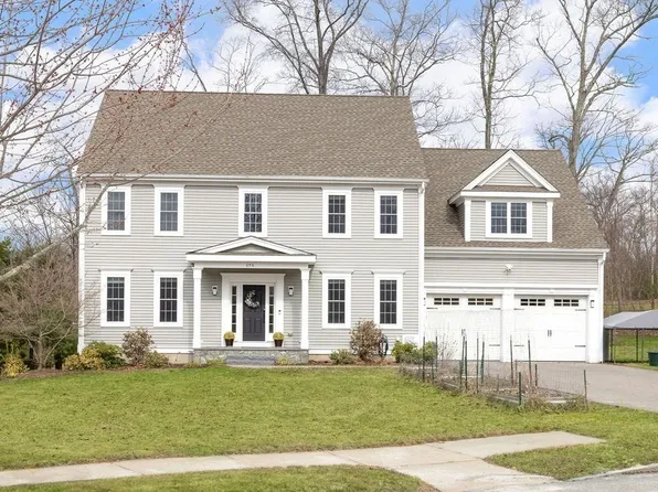 656 Shining Rock Dr, Northbridge, MA 01534