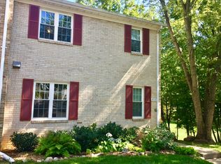9113 Galbreth Ct, Springfield, VA 22153