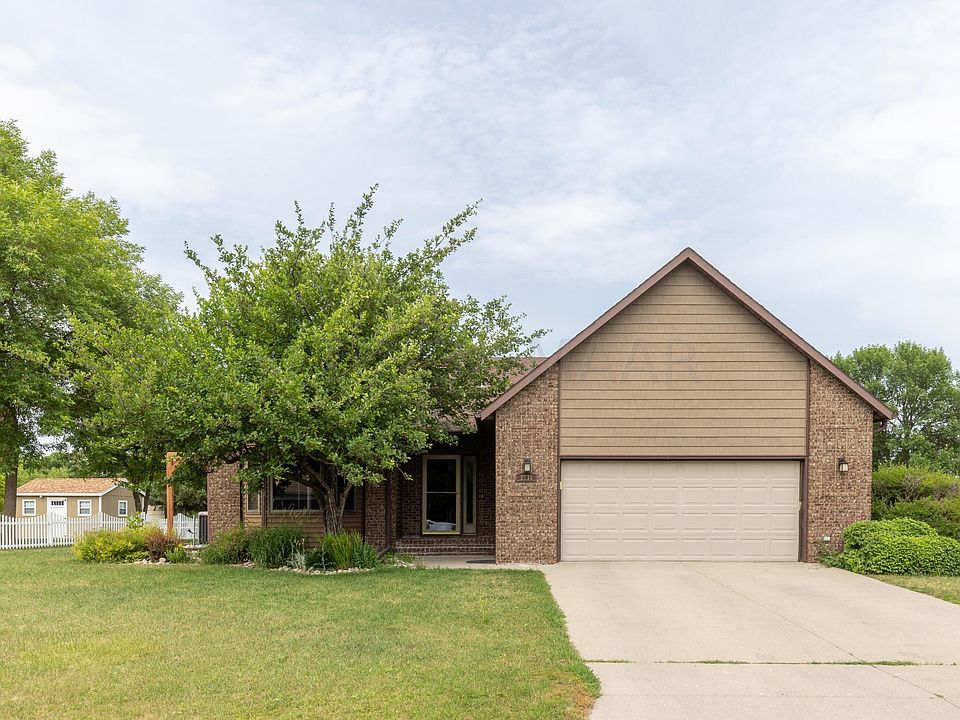 1st image of 2736 Village Green Dr