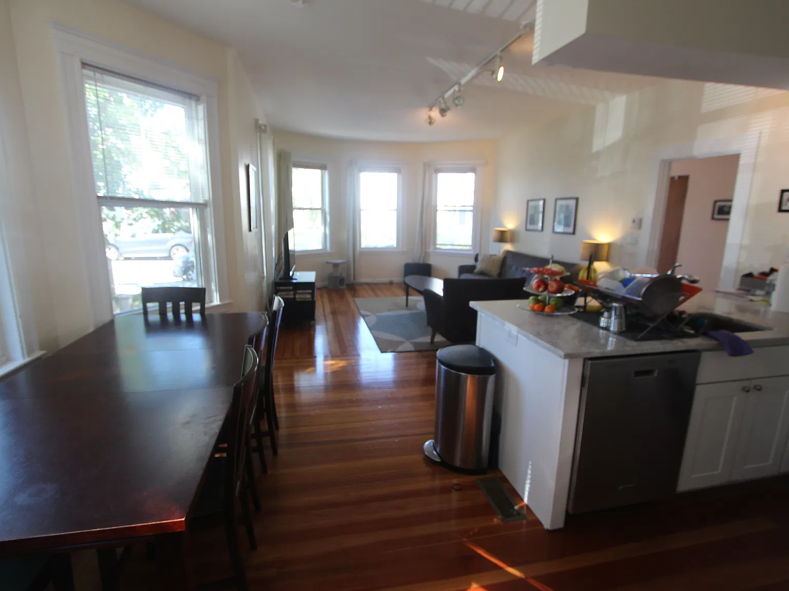 2 bed, 1000 sqft, $3,600 — Photo 3