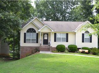 9732 Robinson Farm Rd, Ooltewah, TN 37363