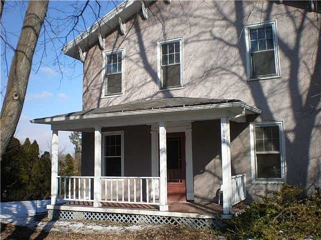 1st image of 697 W Lake Dr