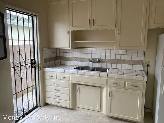 4th image of 739 Woodlawn Ave