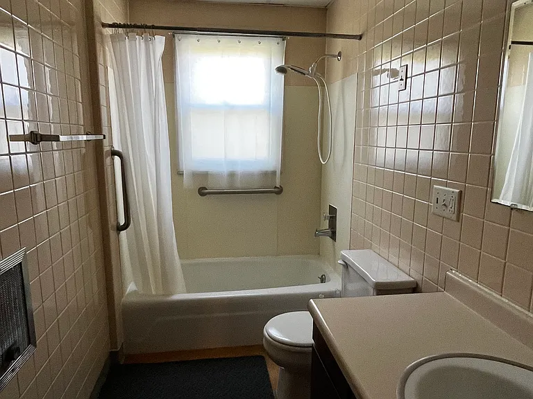 224 Ladd Rd #B — Photo 1