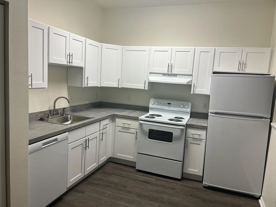 1st image of 211 W Cross St #150