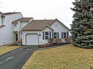 7 Highpointe Dr, Troy, NY 12182