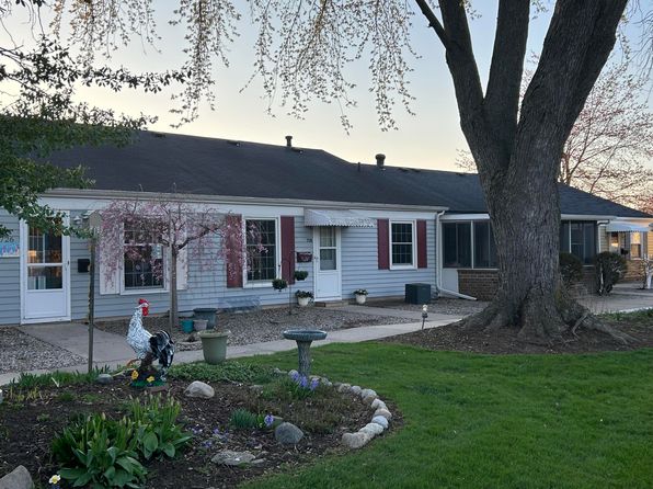 7728 Coachman Ln, Jenison, MI 49428