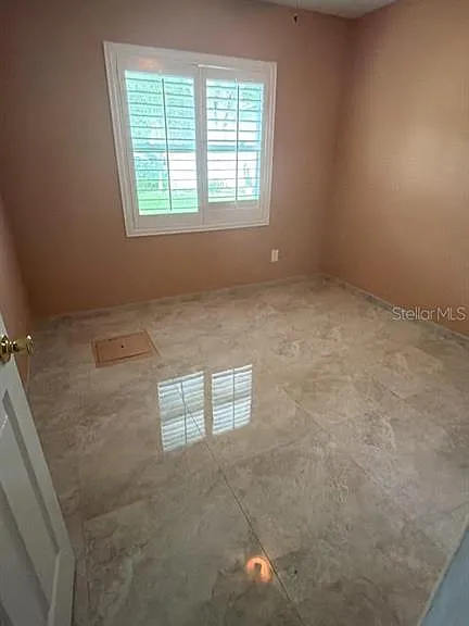 354 Seasons Ct — Photo 10