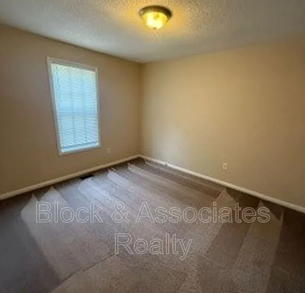 1819 Saddlewood Ct #B — Photo 5