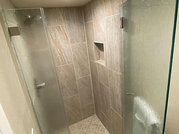 5th image of 5333 Primrose Dr APT 21A