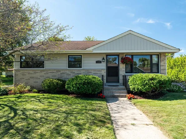 814 East Wisconsin AVENUE, Pewaukee, WI 53072