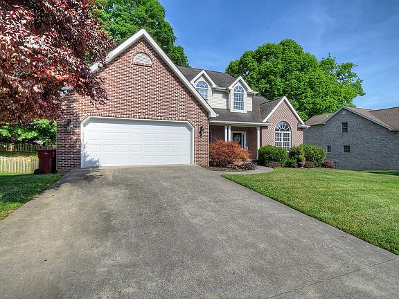 3rd image of 218 Lee Carter Dr