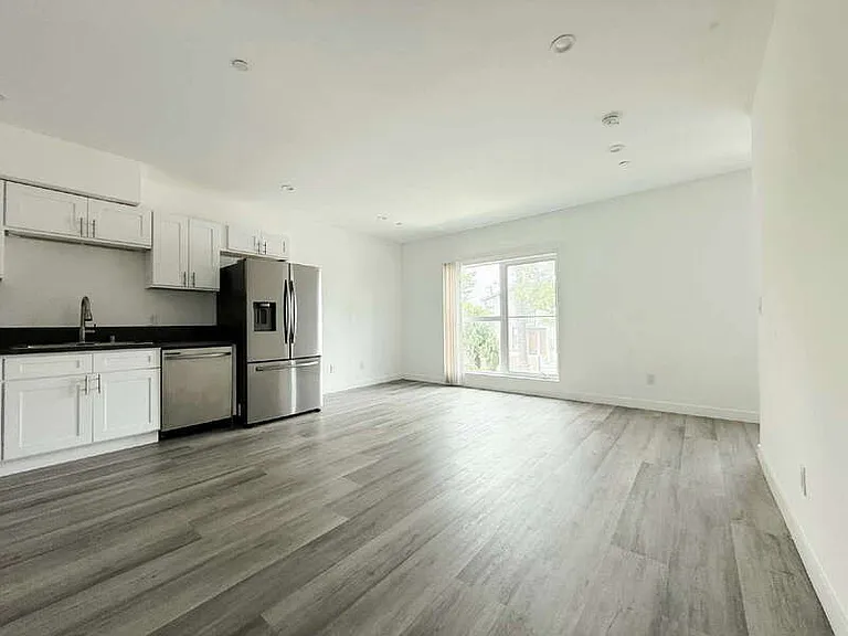 1260 Leighton Ave — Photo 4