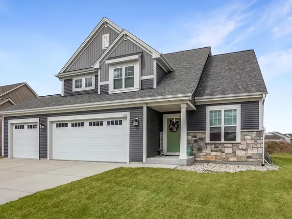 1390 Foxwood PASS, Oconomowoc, WI 53066