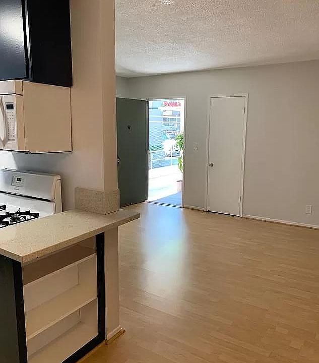 1st image of 1230 N Fuller Ave #2C