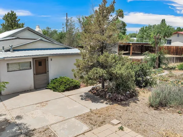 121 Cruz Alta Rd, Taos, NM 87571