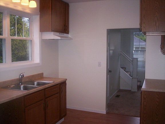 4th image of 610 N Kanawha St