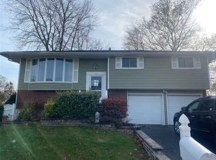 14 Reed Dr, Deer Park, NY 11729