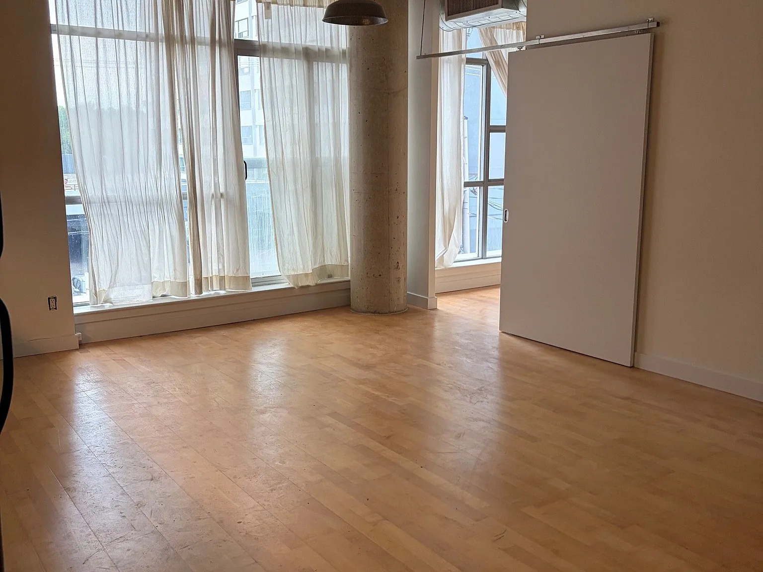 1375 Dupont St — Photo 4