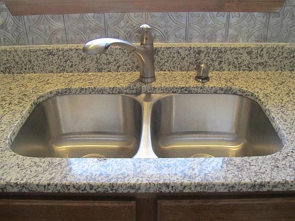 3rd image of 3823 W Dover Street