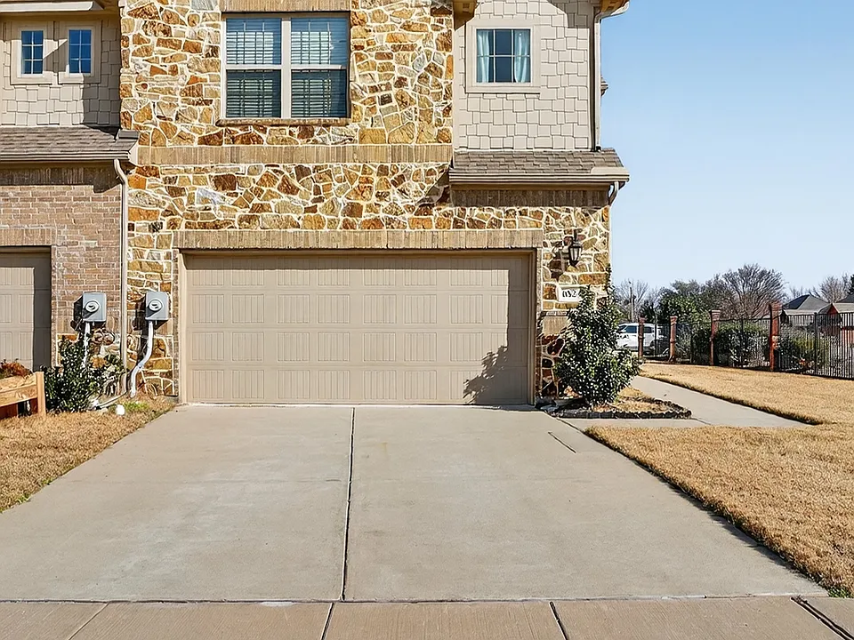 6824 Topaz Dr