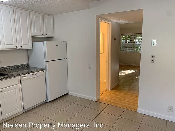 5th image of 2117 22nd St APT 07