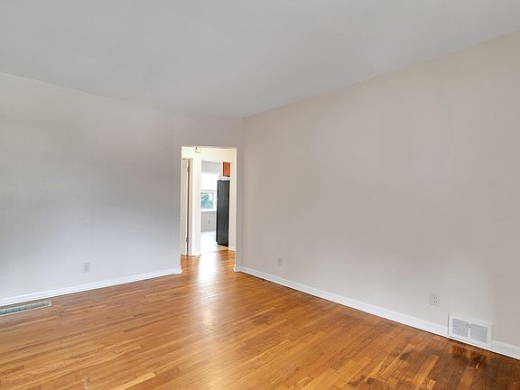 5th image of 6032 Wanda Ave