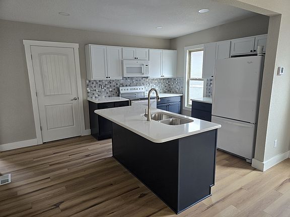 Having a island is so nice in a kitchen