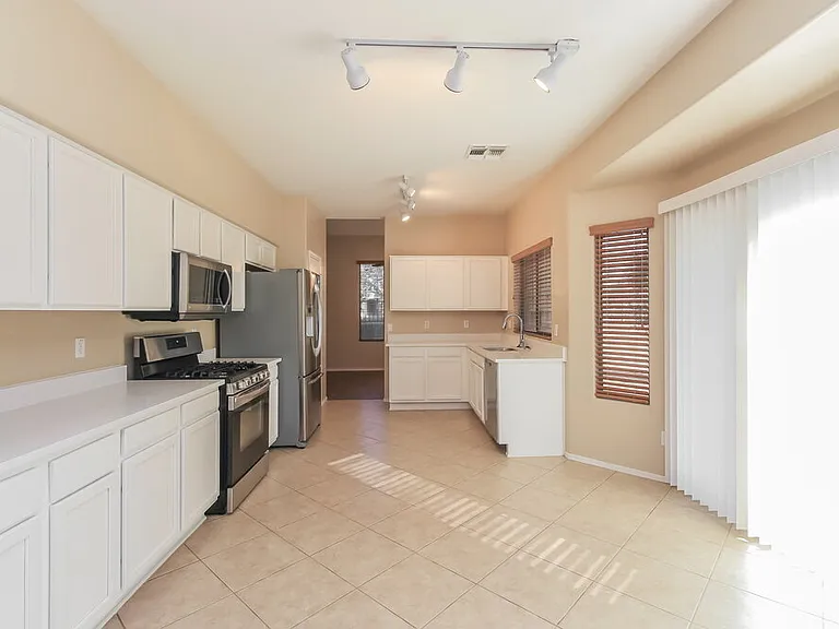 21299 E Lords Way — Photo 8