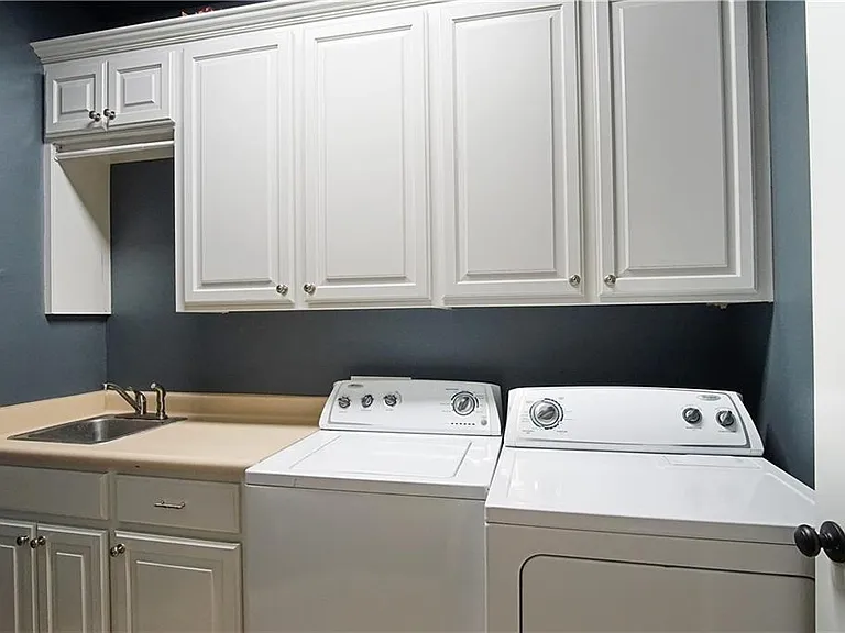 9417 Forest Dale Dr — Photo 21