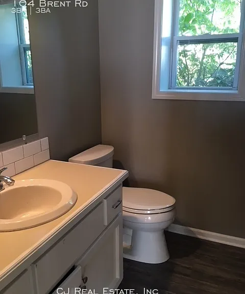 104 Brent Rd — Photo 9