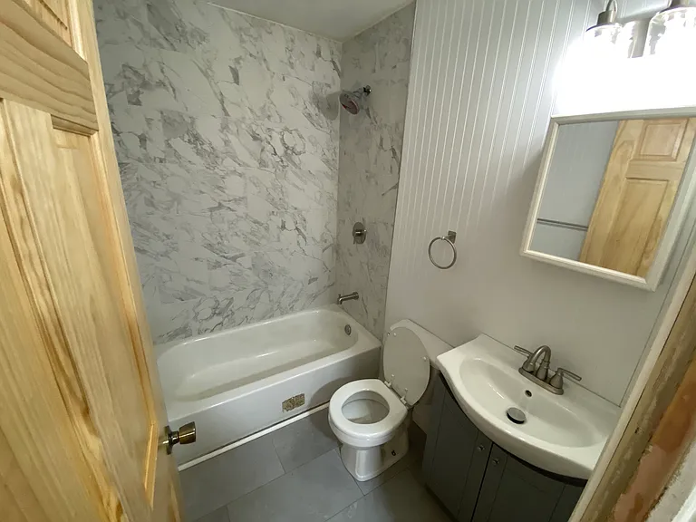4440 Buchanan St — Photo 8