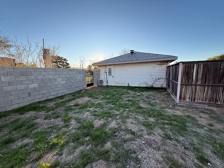 2321 W Avenue M4 — Photo 42