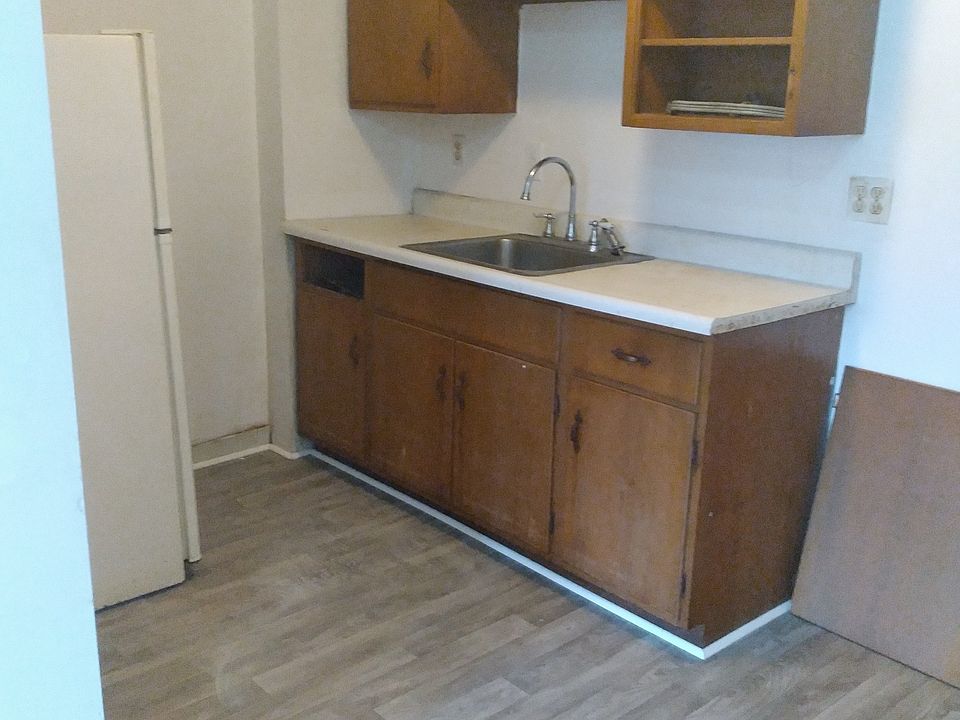 1st image of 34 Rosalyn Ct #107M