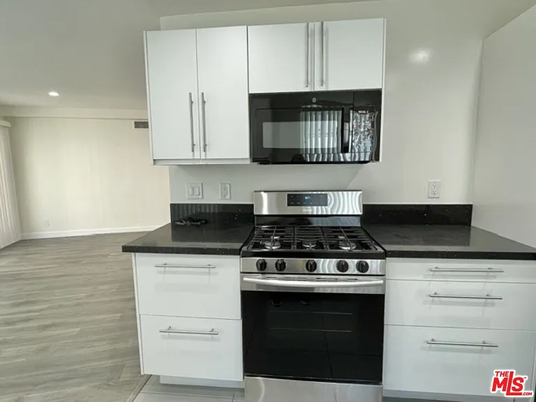 8397 Fountain Ave #203 — Photo 12