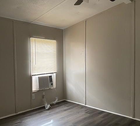 3rd image of 102 Great Lakes St #102