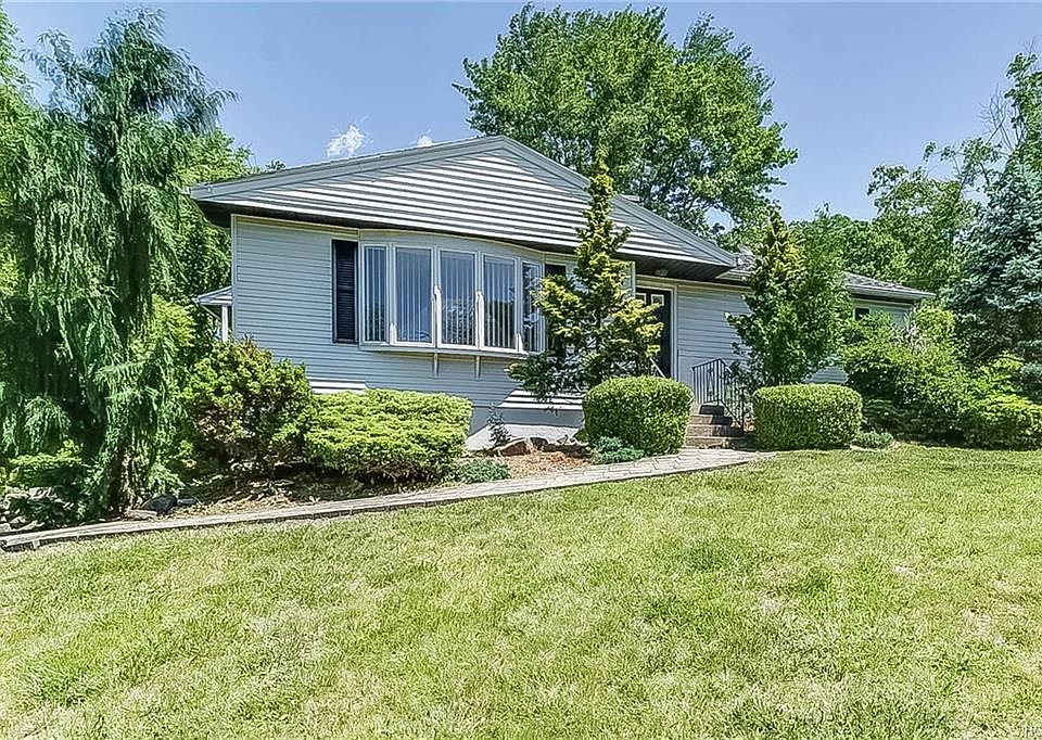 1st image of 9 Hearthston Ln