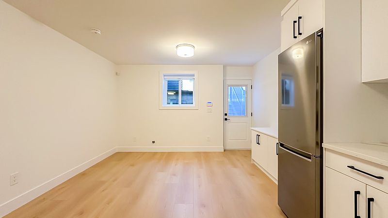 Burnaby House for rent - 3 Bedrooms — photo 8