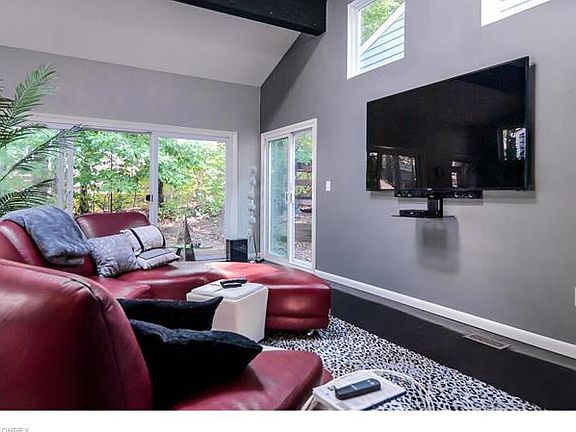 2nd image of 1365 Bobby Ln #49