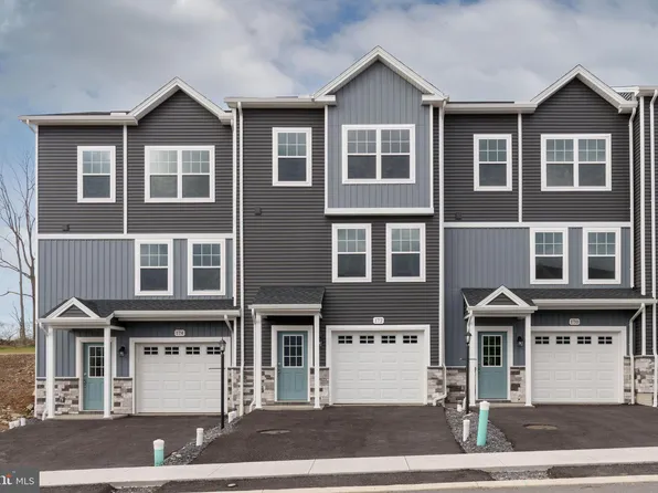 172 Highpoint Park Dr, Pleasant Gap, PA 16823