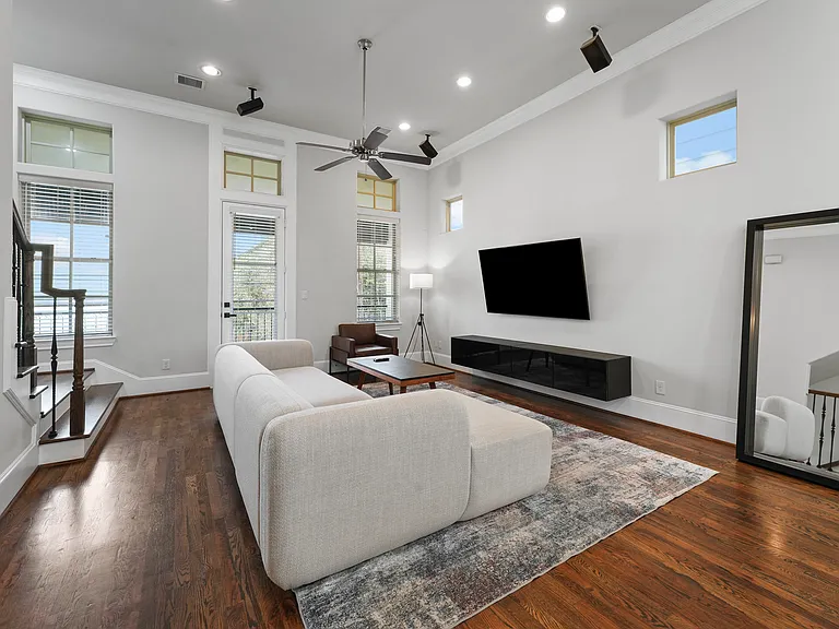 5747 Kansas St — Photo 12